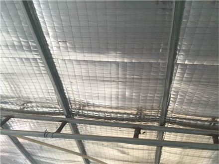 单面铝箔玻璃棉卷毡施工中